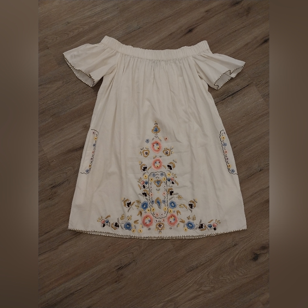 *VERY RARE* French Connection embroidered off-the-shoulder mini dress - NWOT